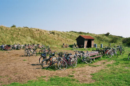 Langeoog Inselwanderung: Fahrradparkplatz am Strandübergang
