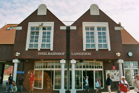 Langeoog - Seehundbänke - Haupteingang Inselbahnhof