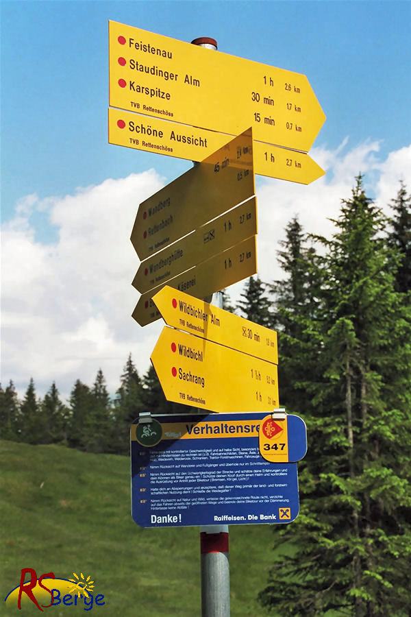 Wanderung 127 Wandberg: Wegweiser Abzweigung Sachrang
