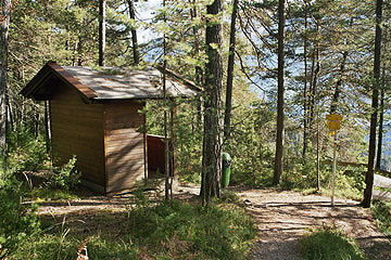 Wanderung 120 Strassberghaus: Abzweigung an der Holzblockhütte