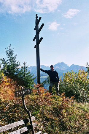 Wanderung 129 Vernuer: "Gipfelkreuz" Pflaum am Wegesrand
