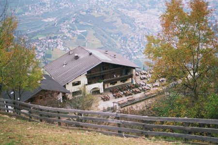 Wanderung 130 Steinegg-Hochmut: Gasthaus neben Seilbahn-Bergstation