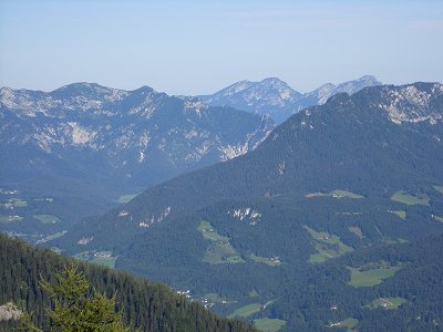 Wanderung Hoher Göll: Untersbergausläufer rechts im Vordergrund, dahinter Lattengebirge, Zwiesel und Hochstaufen