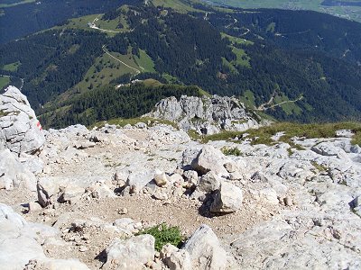 Wanderung Hoher Göll: Aufstiegsweg und unten Purtschellerhaus