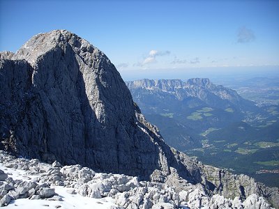 Wanderung Hoher Göll: Göllmassiv mit Untersberg im Hintergrund
