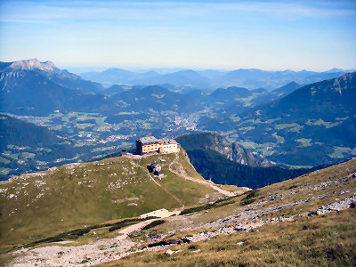 Wanderung Watzmann in den Berchtesgadener Alpen: Blick zurück zum Watzmannhaus